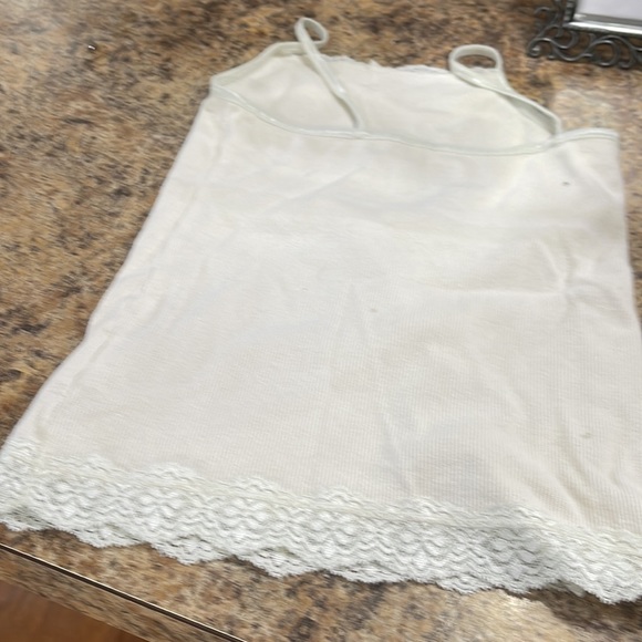 It is white and it has ruffles and on the top and bottom - Picture 3 of 3